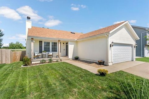 Photo of 114 NW 114th Terrace, Kansas City, MO 64155 (MLS # 2626395)