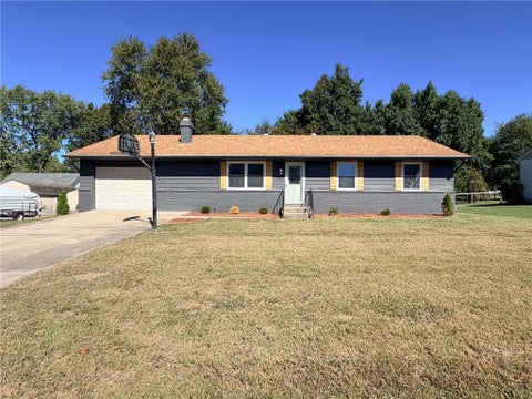Photo of 205 W Magnolia Avenue, Clinton, MO 64735 (MLS # 2645909)