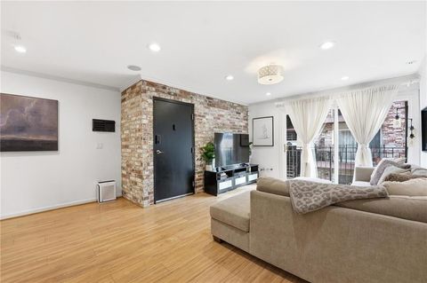 5004 Baltimore Street 204 Kansas City MO 64112