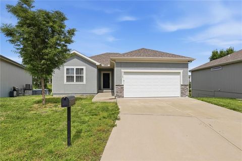 Photo of 21709 N Ridge Court, Peculiar, MO 64078 (MLS # 2621186)