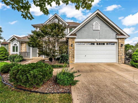 Photo of 504 NE 94th Court, Kansas City, MO 64155 (MLS # 2643286)