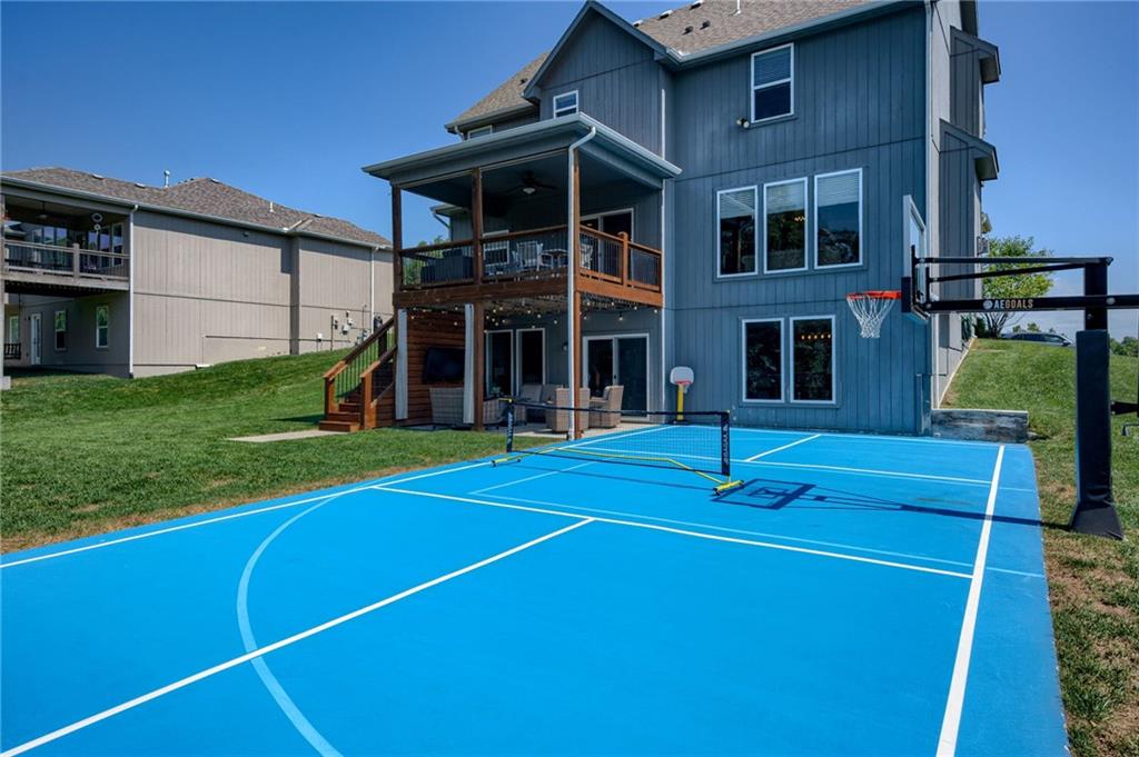 5860 Thousand Oaks Drive