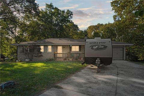 1200 NE 57th Terrace, Kansas City, MO 64118 - #: 2583632