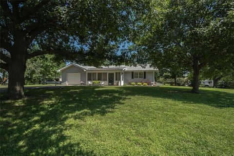 Photo of 400 Kansa Drive, Ozawkie, KS 66070 (MLS # 2632531)