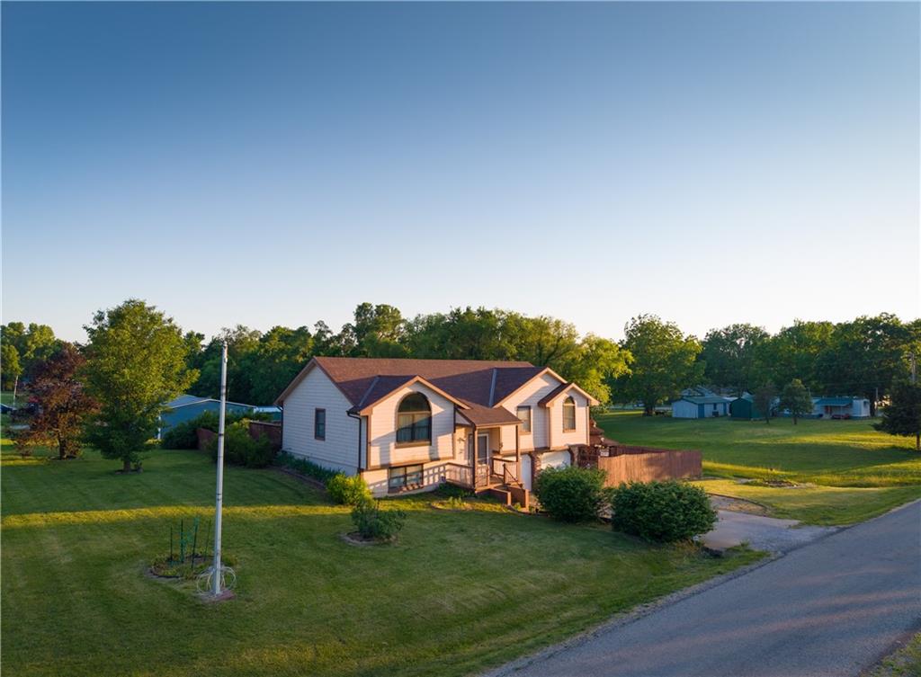 Photo of 220 E 7th Street, Pomona, KS 66076 (MLS # 2623660)