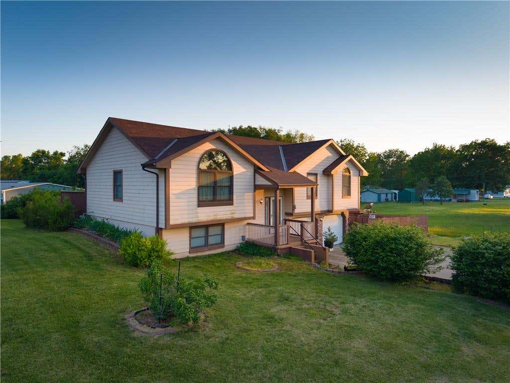 Photo of 220 E 7th Street, Pomona, KS 66076 (MLS # 2623660)
