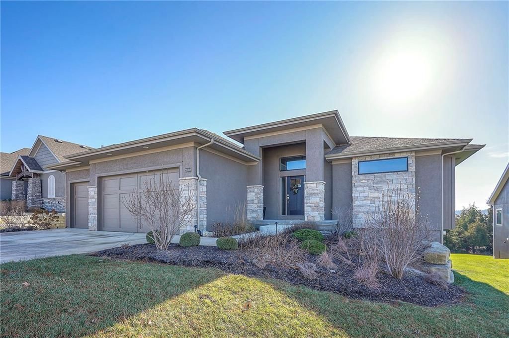 Photo of 26089 W 96 Street, Lenexa, KS 66227 (MLS # 2592242)