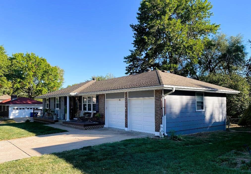 102 SW Moore Court