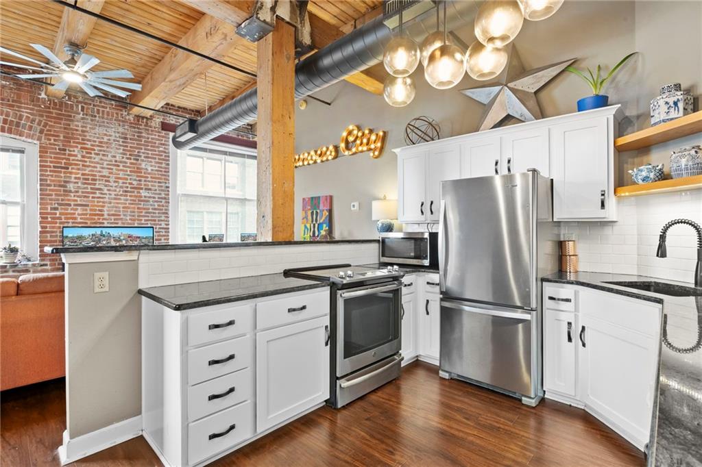 308 W 8th Street 401