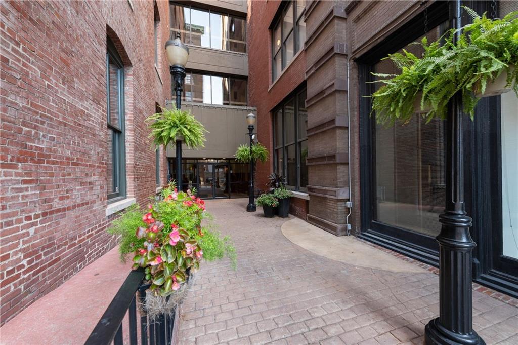 308 W 8th Street 401