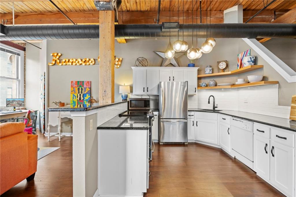 308 W 8th Street 401