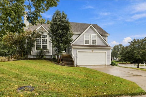 Photo of 16412 W 157th Terrace, Olathe, KS 66062 (MLS # 2625383)