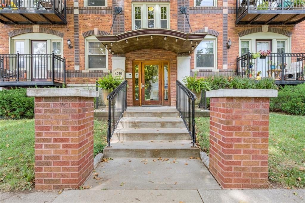 4328 Walnut Street 2A