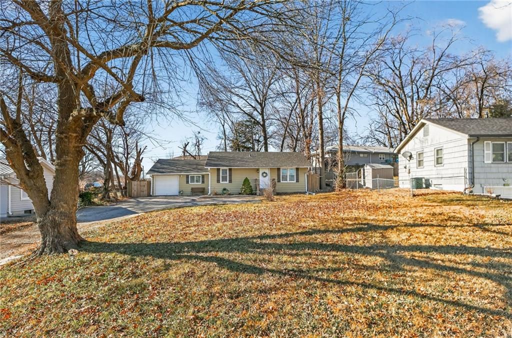 Photo of 36 N Ridge Avenue, Liberty, MO 64068 (MLS # 2592532)