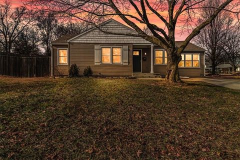 300 8th Street, Warrensburg, MO 64093 - #: 2524837