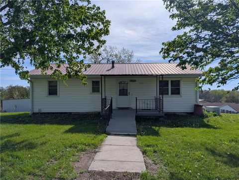 Photo of 508 S Lyon Street, Grant City, MO 64456 (MLS # 2615392)