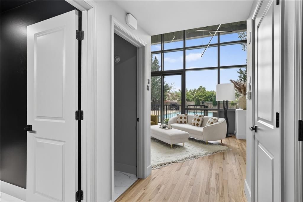 Photo of 600 E Admiral Boulevard #403, Kansas City, MO 64106 (MLS # 2623962)