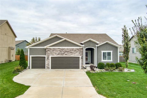 Photo of 108 SW Ayden Lane, Blue Springs, MO 64064 (MLS # 2647447)