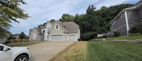 Photo of 6826 N Charleston Drive, Kansas City, MO 64119 (MLS # 2640236)