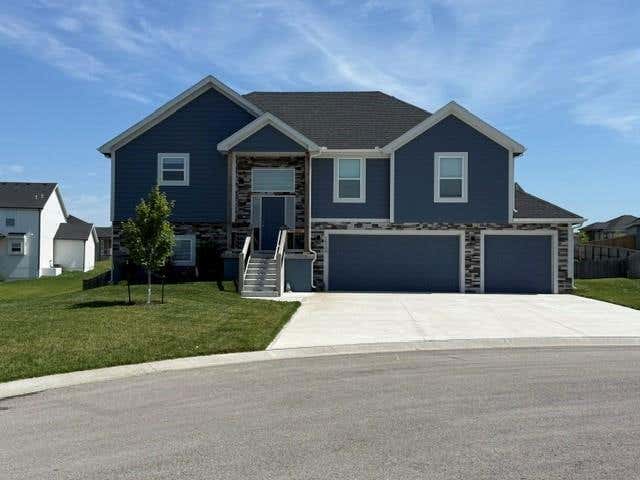 Photo of 16338 Lois Lane, Basehor, KS 66007 (MLS # 2627132)