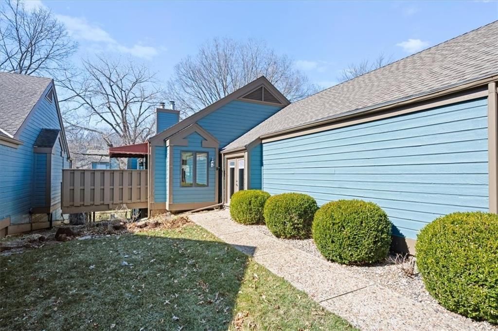 Photo of 330 Lakeside Drive, Liberty, MO 64068 (MLS # 2602799)