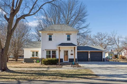 622 Oak Street Wellsville KS 66092