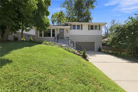 Photo of 5657 W 50th Street, Mission, KS 66202 (MLS # 2637582)