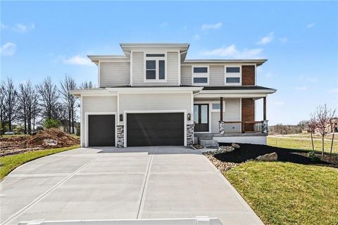 Photo of 12413 W 184th Street, Overland Park, KS 66013 (MLS # 2621160)