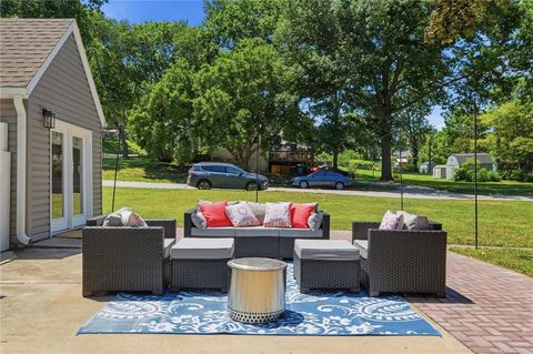 Tiny photo for 636 Hillside Avenue, Liberty, MO 64068 (MLS # 2631506)