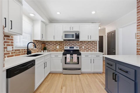 Tiny photo for 636 Hillside Avenue, Liberty, MO 64068 (MLS # 2631506)