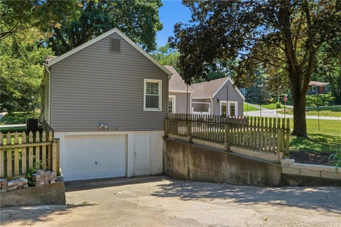 Tiny photo for 636 Hillside Avenue, Liberty, MO 64068 (MLS # 2631506)