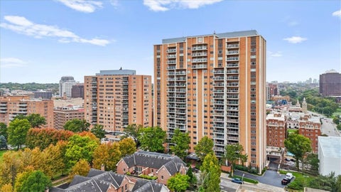 Photo of 121 W 48th Street #1504, Kansas City, MO 64112 (MLS # 2648423)