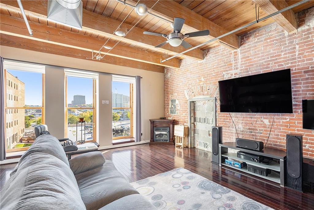 612 CENTRAL Street 304