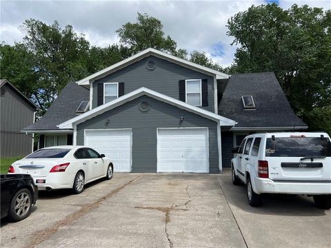 411-413 Spring Avenue Liberty MO 64068