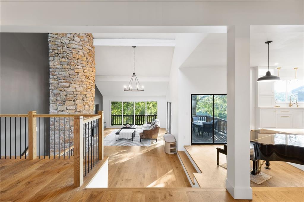 224 NW Locust Street