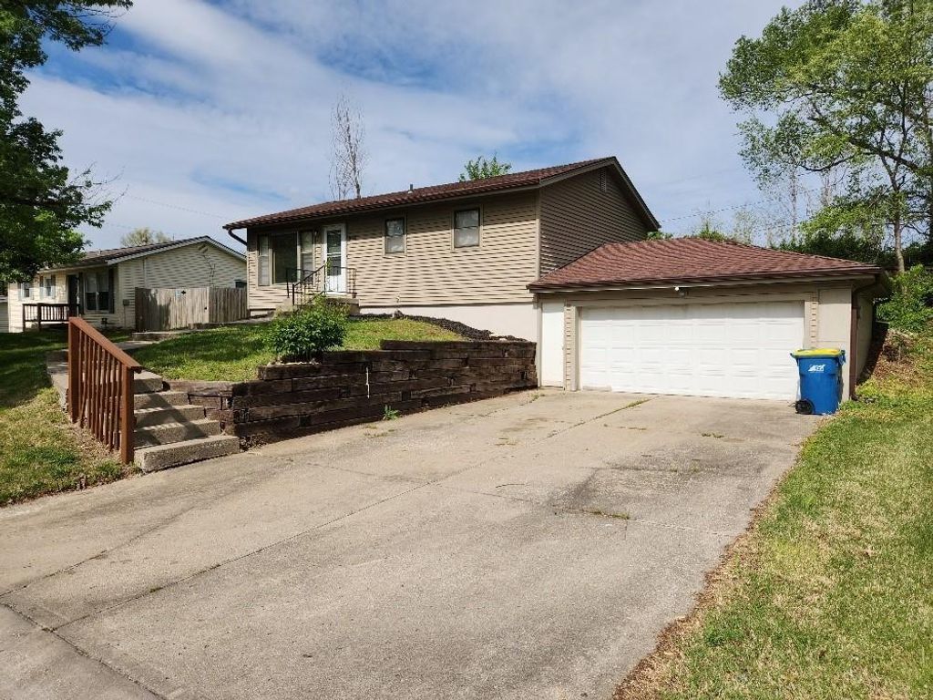 Photo of 913 S Missouri Street, Liberty, MO 64068 (MLS # 2583877)