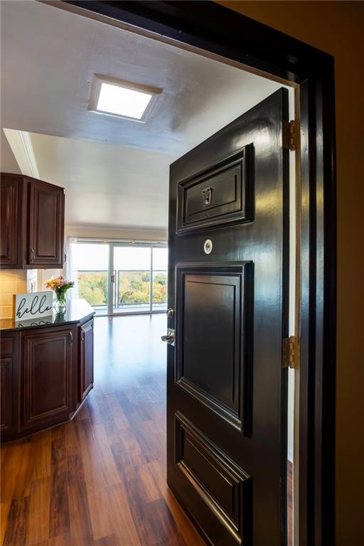 4550 Warwick Boulevard 703-04