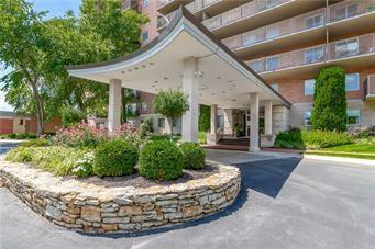 4550 Warwick Boulevard 703-04