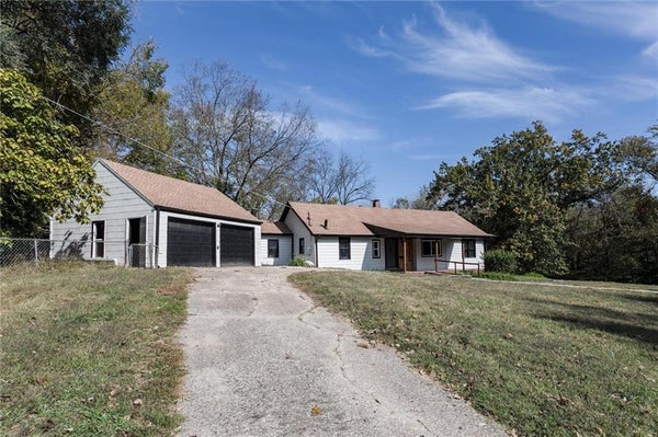8144 WABASH AVE, KANSAS CITY, MO 64132 - Image 10d7bf56e4e8d826d9d5c30430fa1239/180316041