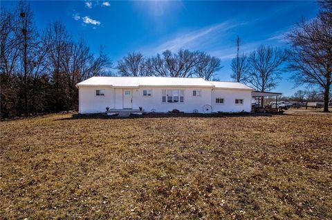 19317 Ks Highway 152 N\/A, Lacygne, KS 66040 - #: 2572345
