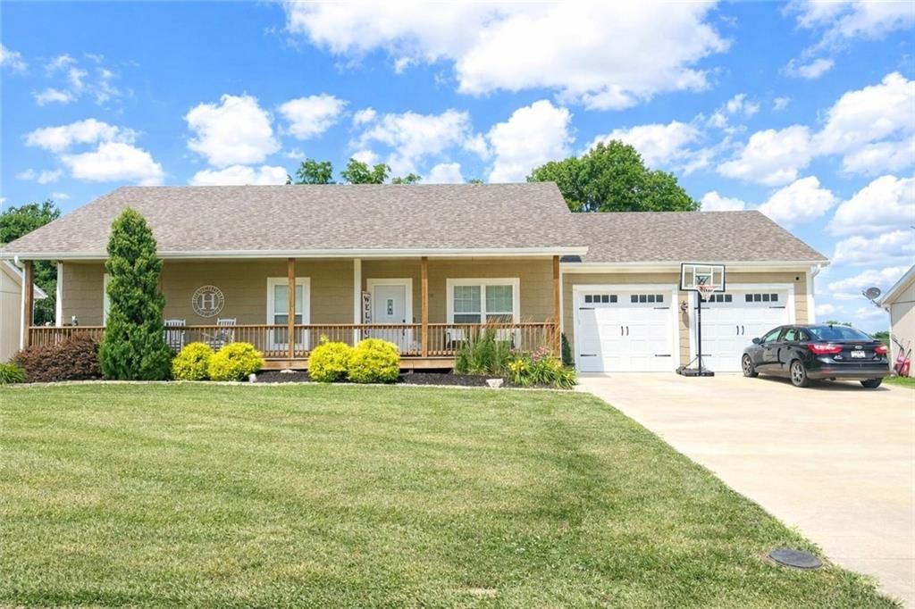 Photo of 602 W Haven Drive, Richmond, MO 64085 (MLS # 2608216)