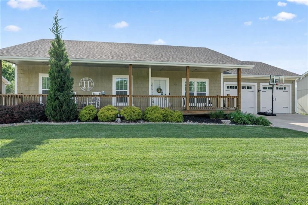 Photo of 602 W Haven Drive, Richmond, MO 64085 (MLS # 2608216)