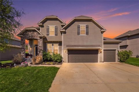 Photo of 2776 W Sitka Drive, Olathe, KS 66061 (MLS # 2615814)