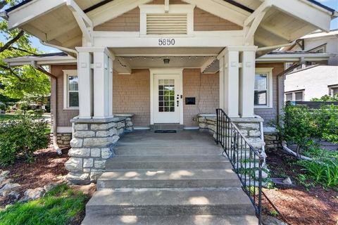 Photo of 5850 Brookside Boulevard, Kansas City, MO 64113 (MLS # 2622211)