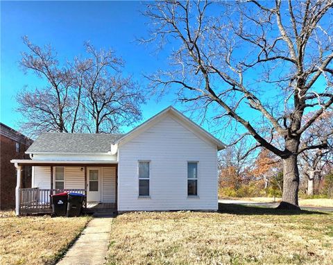 822 N Holden Street Warrensburg MO 64093