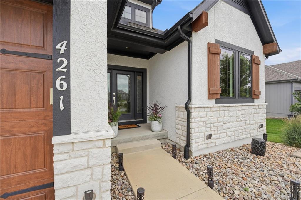 4261 Lakeshore Drive