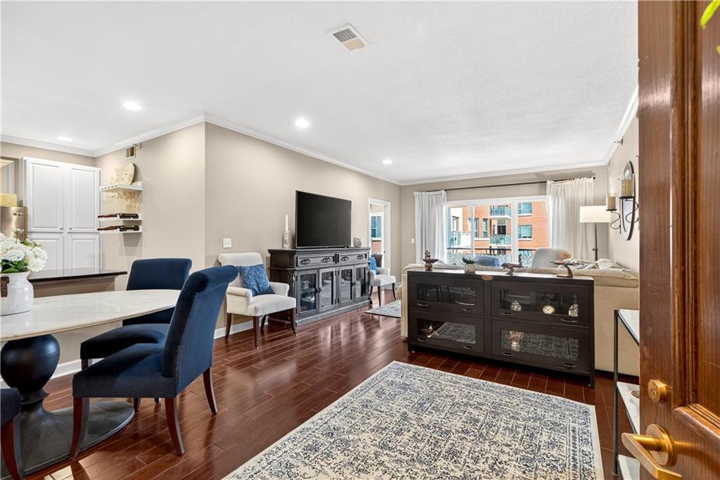 4949 Wornall #205 Road