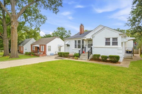 Photo of 27 E 85th Street, Kansas City, MO 64114 (MLS # 2642865)