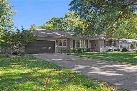 Photo of 9631 Canterbury Street, Overland Park, KS 66206 (MLS # 2582107) Photo of 9631 Canterbury Street, Overland Park, KS 66206 (MLS # 2582107)