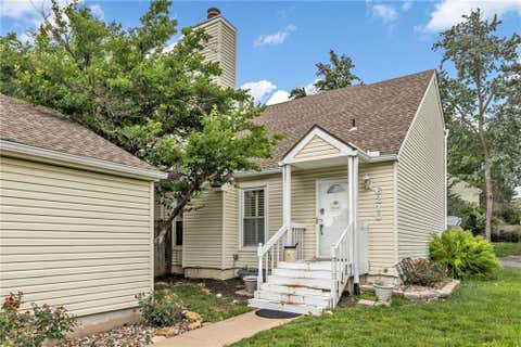 Photo of 6210 NW 82nd Terrace, Kansas City, MO 64151 (MLS # 2625063)